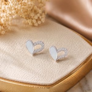 Elegant White Heartshaped CZ Stud Earrings for Women